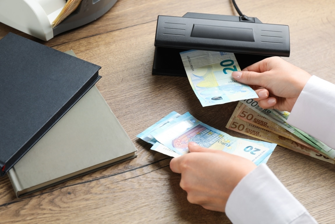 Cómo identificar un billete falso? Evita ser estafado siguiendo estos 3  pasos